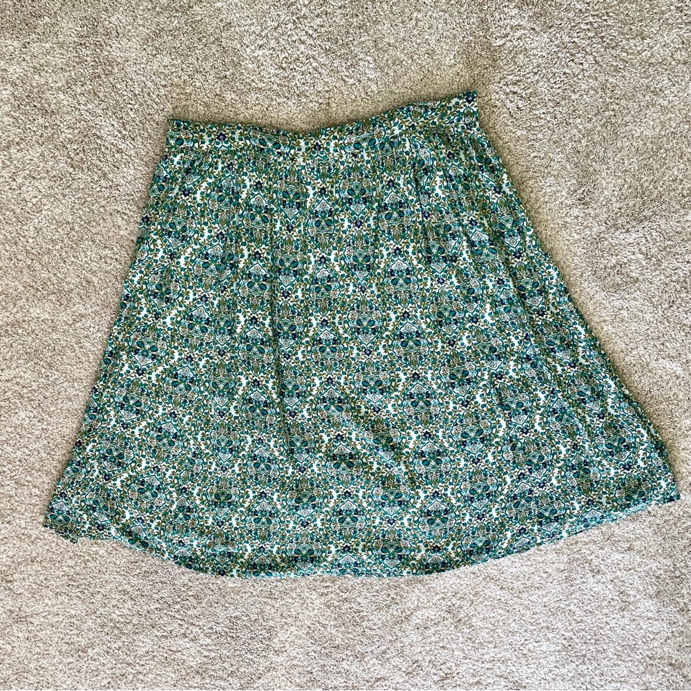 BODEN Crinkle Midi Skirt in Green Floral Plus Size - Picture 2 of 7